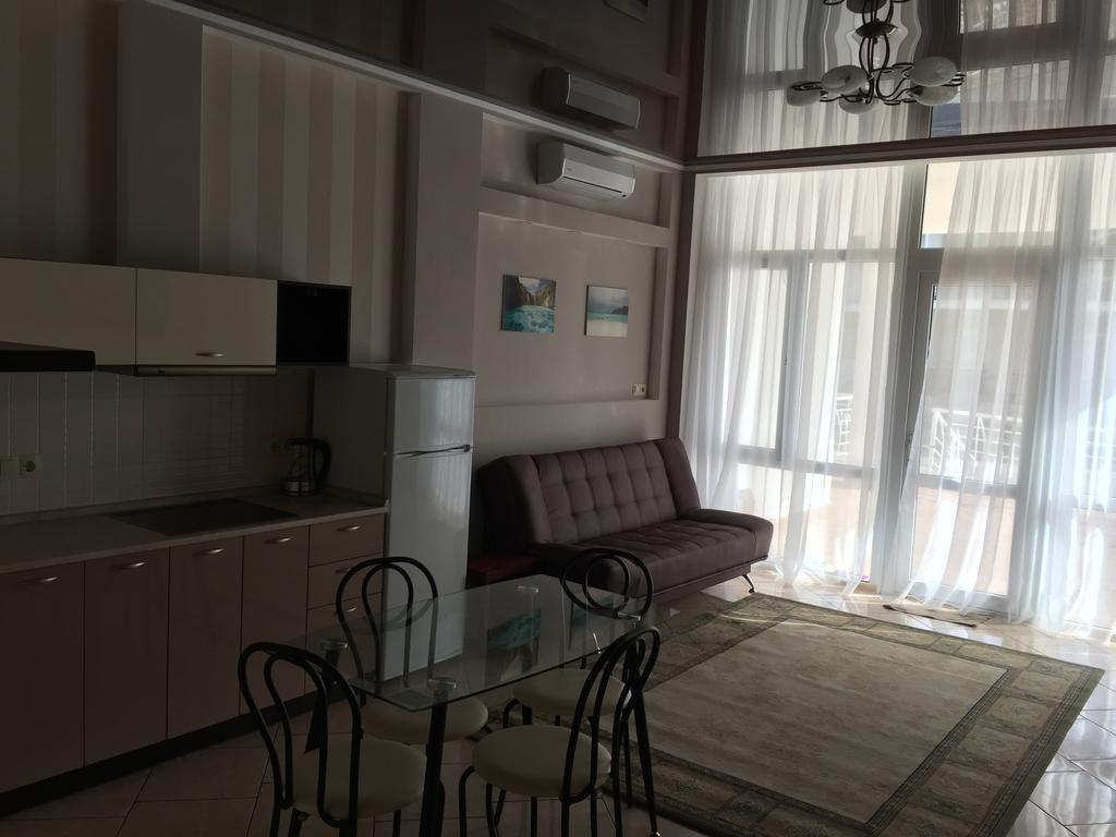 Town-House Golden Bugaz Karolino-Buhaz Exterior photo