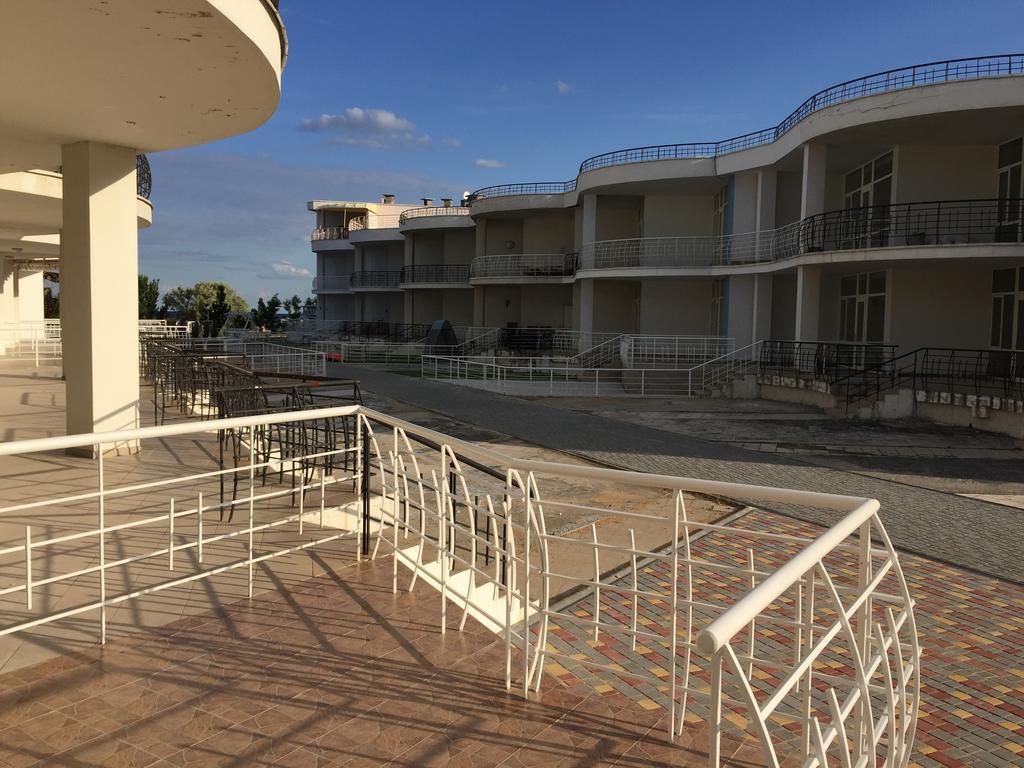 Town-House Golden Bugaz Karolino-Buhaz Exterior photo